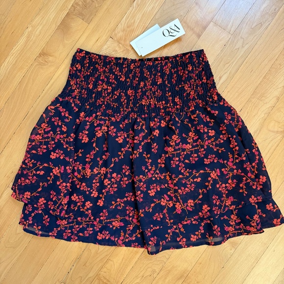NWT Q&A 2 Tiered Navy and Pink Floral Skirt Size Small - Picture 1 of 5